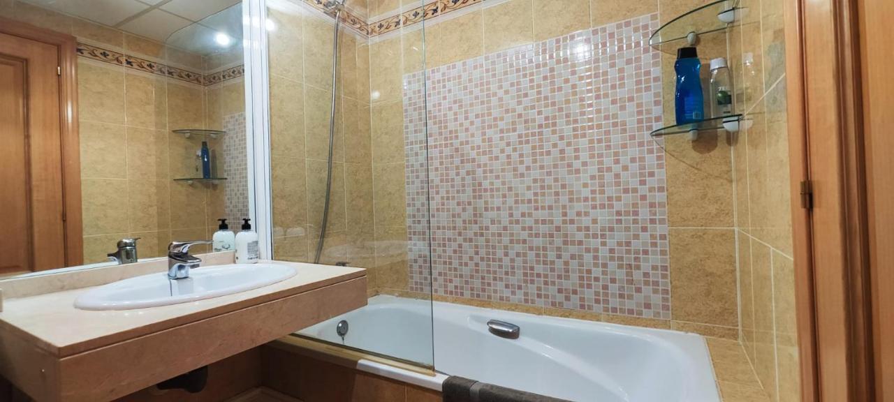 Sea Apartment Con Vistas Al Mar Беналмадена Екстериор снимка